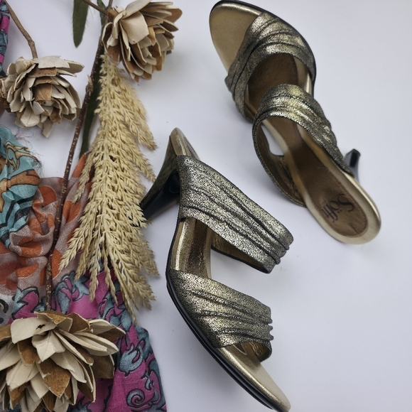 Sofft Women's Gold Sandals Kitten Heels Sz 7½ m - Picture 4 of 7